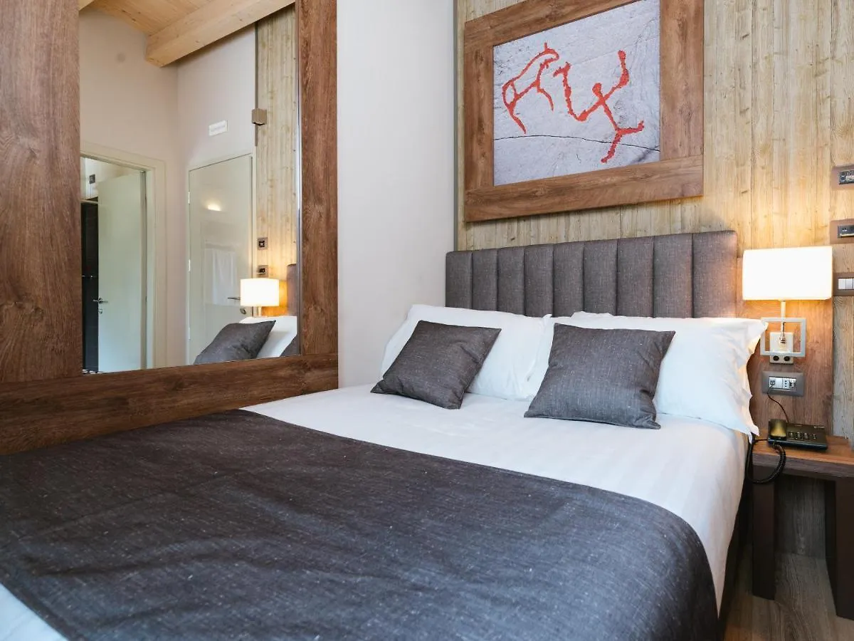 Lake Hotel La Pieve بيسوني