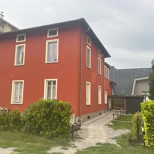  Bed & Breakfast Red House